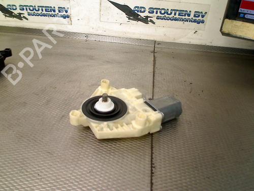 Used Left front window motor Left front window motor MERCEDES-BENZ C-CLASS T-Model (S205) C 350 e (205.247) (279 hp) 33976518 33976518