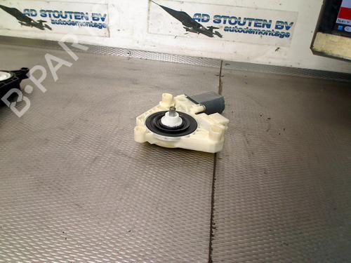 Used Right front window motor Right front window motor MERCEDES-BENZ C-CLASS T-Model (S205) C 350 e (205.247) (279 hp) 33976519 33976519