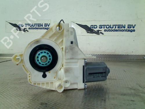 Rudehejsemotor bagstkærm højre AUDI A4 B8 (8K2) 1.8 TFSI (160 hp) 27404657