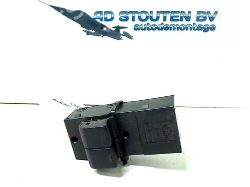 Used Left front window switch NISSAN MICRA III (K12) 1.2 16V (65 hp) 11300034