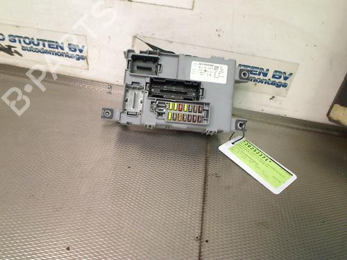 Used Fuse box Fuse box 37169710 37169710