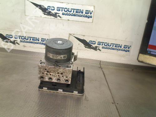 Used ABS pump ABS pump MERCEDES-BENZ C-CLASS T-Model (S205) C 250 BlueTEC / d (205.208) (204 hp) 33319393 33319393