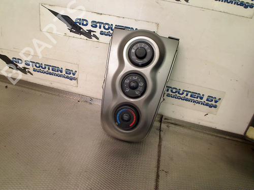 Used Climate control TOYOTA YARIS (_P13_) 1.3 (NSP130_, NSP130) (99 hp) 25724513