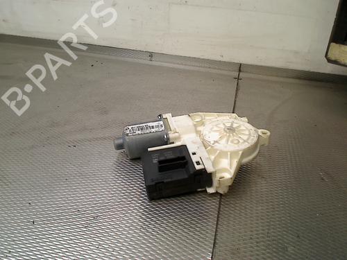 Motore alzacristalli posteriore destro RENAULT MEGANE III Grandtour (KZ0/1) 1.5 dCi (KZ09, KZ0D, KZ1G, KZ29, KZ14, KZ1W, KZ10, KZ1F,... (110 hp) 32262777