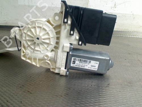 Used Right rear window motor Right rear window motor SEAT LEON (1P1) 2.0 TFSI (240 hp) 36558651 36558651