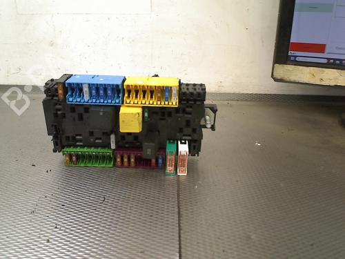 Used Fuse box Fuse box 38746594 38746594