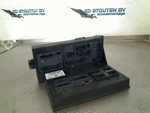 Used Fuse box MERCEDES-BENZ CLS (C219) CLS 350 (219.356) (272 hp) 32502815