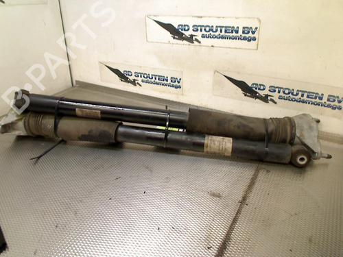 Used Right rear shock absorber Right rear shock absorber MERCEDES-BENZ GLA (H247) GLA 200 (247.787) (163 hp) 40092399 40092399