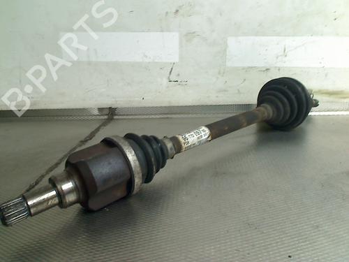 Drivaksel fortil venstre PEUGEOT 2008 I (CU_) 1.2 VTi (82 hp) 31296977