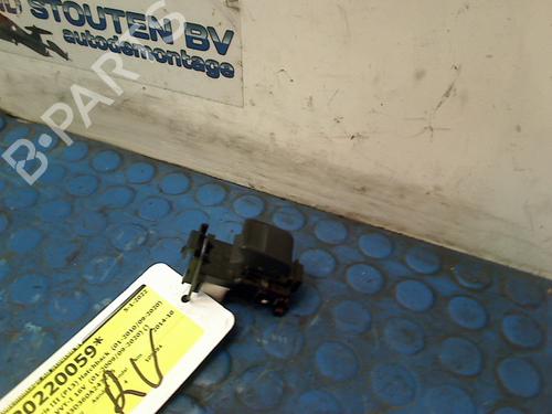 Used Switch TOYOTA YARIS (_P13_) 1.3 (NSP130_, NSP130) (99 hp) 11324561