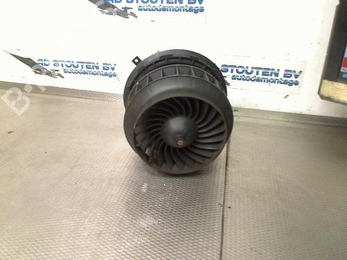 Used Heater blower motor Heater blower motor MERCEDES-BENZ C-CLASS T-Model (S205) C 350 e (205.247) (279 hp) 33976533 33976533