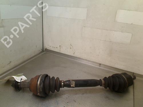 Drivaksel fortil venstre Drivaksel fortil venstre ALFA ROMEO 159 (939_) 1.9 JTS (939AXA1B) (160 hp) 33771184 33771184