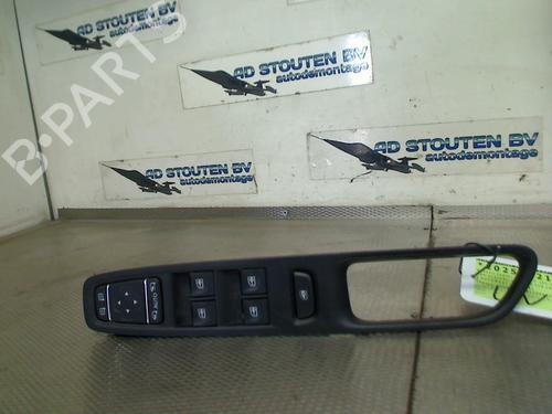 Used Left front window switch RENAULT CAPTUR I (J5_, H5_) 1.2 TCe 120 (118 hp) 30435364