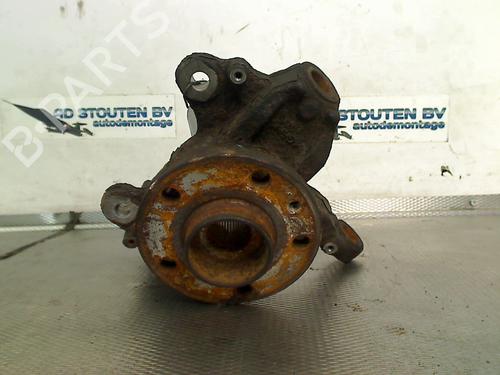 Używane Zwrotnica przednia prawa VOLVO V70 III (135) T4 (180 hp) 30834499