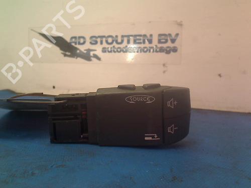 Used Switch RENAULT TRAFIC II Van (FL) 1.9 dCi 80 (FL0B) (82 hp) 13124390