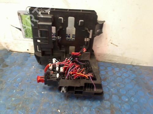 Used Fuse box Fuse box 13520300 13520300
