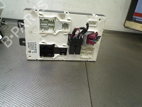 Used Fuse box Fuse box 38746580 38746580