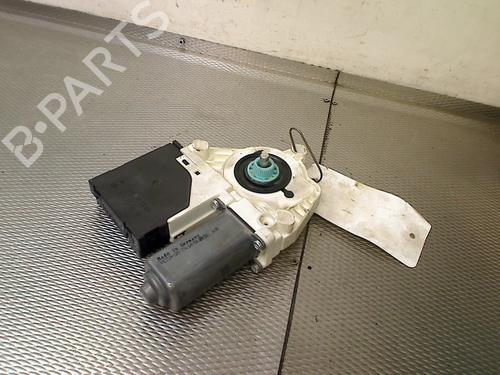 Rudehejsemotor forskærm venstre Rudehejsemotor forskærm venstre VW GOLF VI (5K1) 1.4 TSI (160 hp) 34574045 34574045