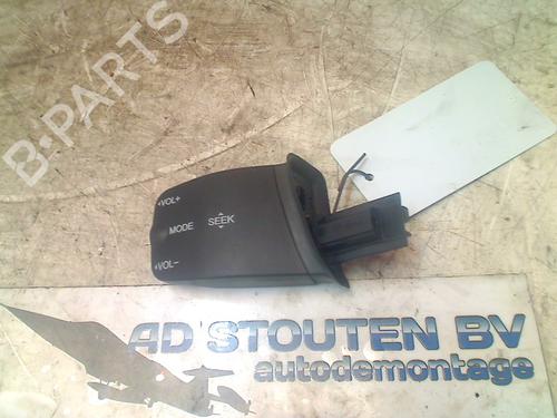 Used Steering wheel controls FORD FOCUS II Turnier (DA_, FFS, DS) 1.6 TDCi (109 hp) 13125581