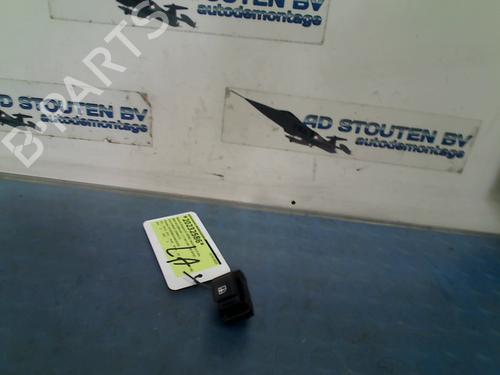 Used Switch RENAULT MEGANE IV Hatchback (B9A/M/N_) 1.8 Blue dCi 150 (B9A7) (150 hp) 14925576
