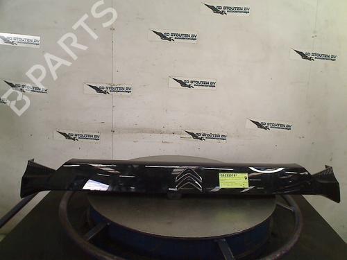 Used Tailgate handle CITROËN C4 III (BA_, BB_, BC_) 1.2 PureTech 130 (BAHNSA, BAHNSB) (130 hp) 28450070