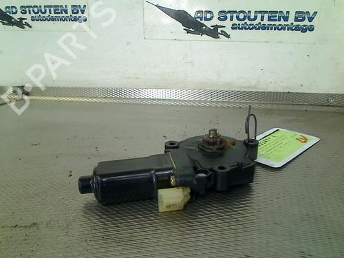 Motor do elevador de vidro frente esquerdo HYUNDAI TUCSON (JM) 2.0 (141 hp) 31286346