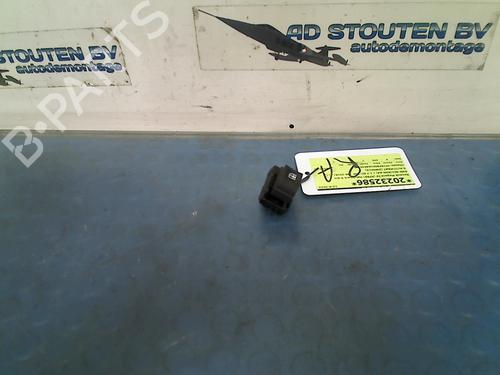 Used Switch RENAULT MEGANE IV Hatchback (B9A/M/N_) 1.8 Blue dCi 150 (B9A7) (150 hp) 14925574