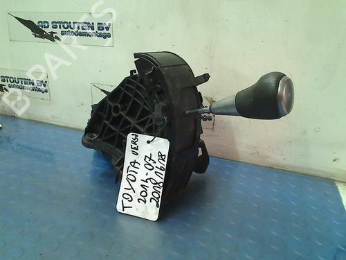 Used Gear lever TOYOTA VERSO (_R2_) 1.8 (ZGR21_, ZGR21R) (147 hp) 11308228