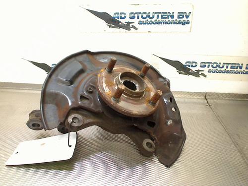 Used Left front steering knuckle TOYOTA YARIS (_P13_) 1.0 (KSP130_, KSP130) (69 hp) 23950664