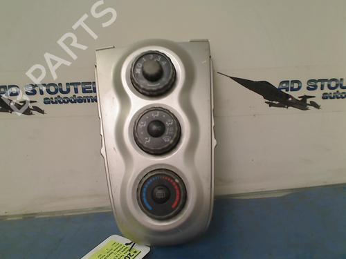 Commande Chauffage TOYOTA YARIS (_P9_) 1.3 VVT-i (SCP90_, SCP90R) (87 hp) 15071135