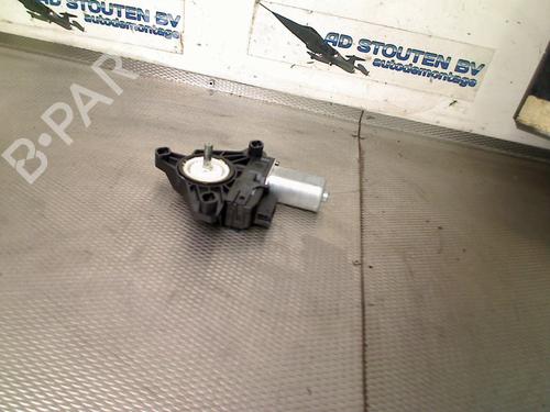 Used Left rear window motor Left rear window motor MERCEDES-BENZ C-CLASS T-Model (S205) C 350 e (205.247) (279 hp) 33976521 33976521
