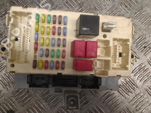 Used Fuse box Fuse box 11311776 11311776
