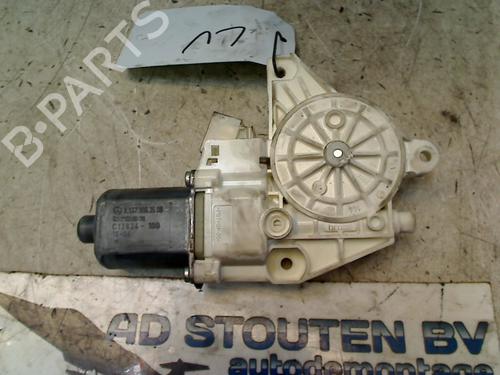 Vindusheismotor venstre foran MERCEDES-BENZ VITO Van (W447) 111 CDI (447.601, 447.603, 447.605) (114 hp) 11261581