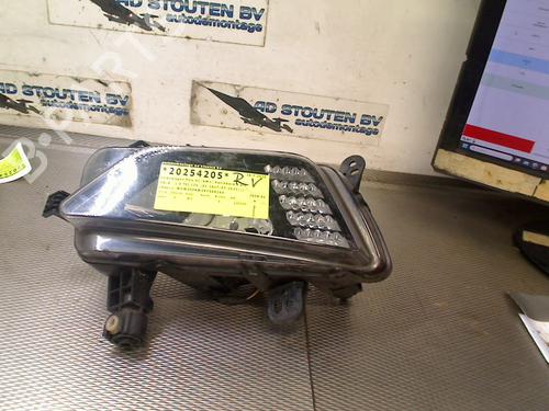 Used Right front fog light VW POLO VI (AW1, BZ1, AE1) 1.0 TSI (95 hp) 31060107