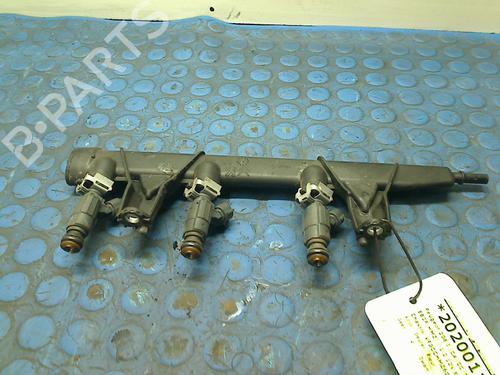 Used Injection rail PEUGEOT 208 I (CA_, CC_) 1.2 VTI 82 (82 hp) 13696511