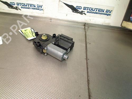 Used Right front window motor VW TRANSPORTER T5 Van (7HA, 7HH, 7EA, 7EH) 2.5 TDI (130 hp) 25153371