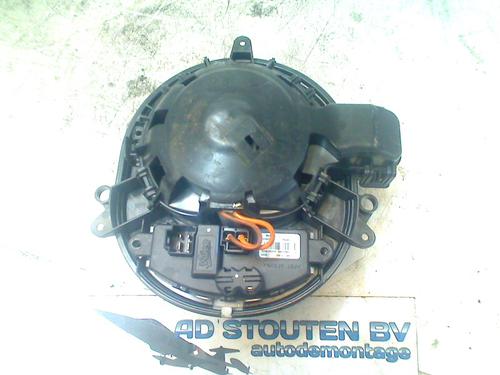 Heater blower motor BMW 3 (F30, F80) 320 d | BP11317423M62 