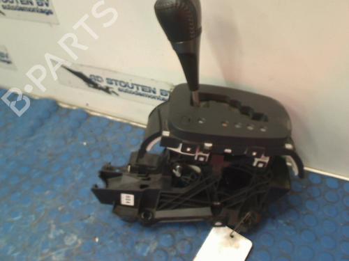 Used Gear lever TOYOTA YARIS (_P13_) 1.5 Hybrid (NHP130_) (101 hp) 11324821