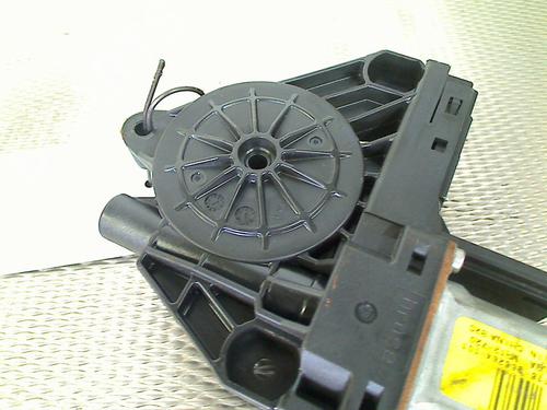 Left rear window motor VOLVO V70 III (135) 2.0 T | BP28118130E23 