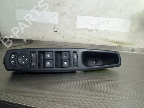 Used Left front window switch RENAULT MEGANE III Grandtour (KZ0/1) 1.5 dCi (KZ09, KZ0D, KZ1G, KZ29, KZ14, KZ1W, KZ10, KZ1F,... (110 hp) 32982358