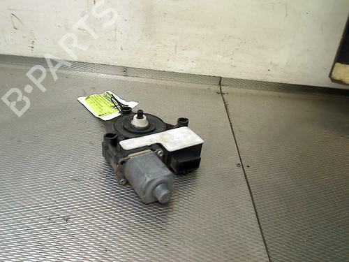 Used Right rear window motor Right rear window motor SKODA OCTAVIA III Combi (5E5, 5E6) 1.6 TDI (105 hp) 33735923 33735923