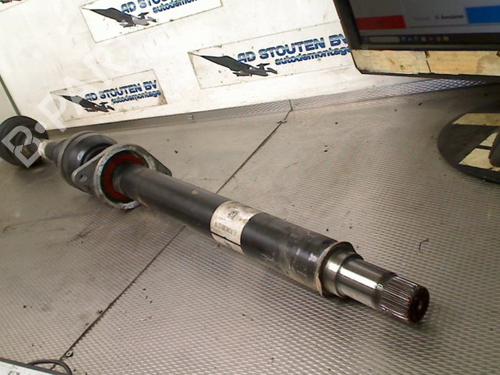 Used Right front driveshaft MERCEDES-BENZ GLA-CLASS (X156) GLA 180 (156.942) (122 hp) 28530041