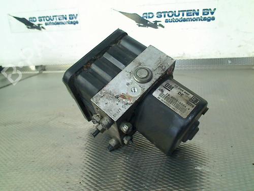 Used ABS pump OPEL ZAFIRA / ZAFIRA FAMILY B (A05) 2.2 (M75) (150 hp) 28195807