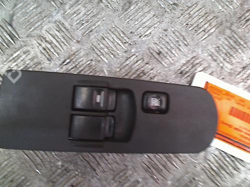 Used Left front window switch MITSUBISHI COLT VI (Z3_A, Z2_A) 1.3 (Z21A) (95 hp) 11311627