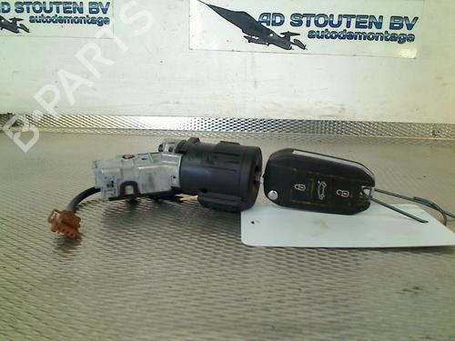 Used Ignition barrel OPEL CORSA F (P2JO) 1.2 (68) (101 hp) 24606105