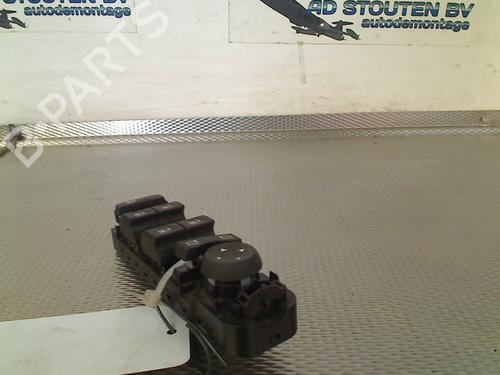 Left front window switch RENAULT MEGANE III Grandtour (KZ0/1) 1.5 dCi (KZ09, KZ0D, KZ1G, KZ29, KZ14, KZ1W, KZ10, KZ1F,... | BP25222293I27 