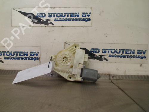 Fensterhebermotor vorne rechts für MERCEDES-BENZ C-CLASS (W205) C 350 e (205.047) (279 hp) 31263788