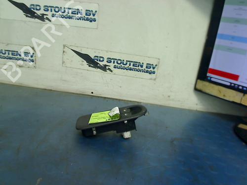 Used Left front window switch RENAULT CLIO III Grandtour (KR0/1_) 1.2 16V (KR02, KR0J) (75 hp) 31039908