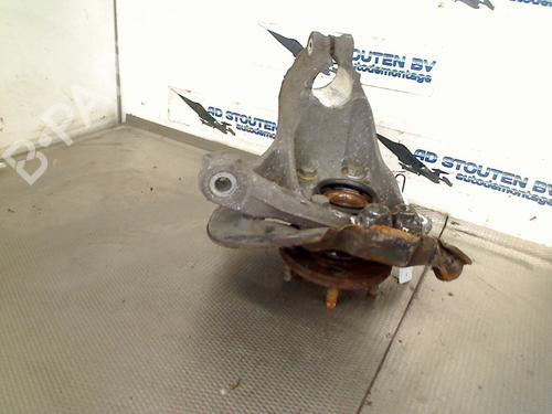 Achsschenkel links vorne für VOLVO V40 Hatchback (525) D2 (114 hp) 28106545
