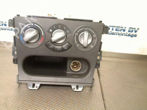 AC-Styringsenhed/Manøvreenhed AC-Styringsenhed/Manøvreenhed OPEL AGILA B (H08) 1.2 (F68) (86 hp) 33876907 33876907